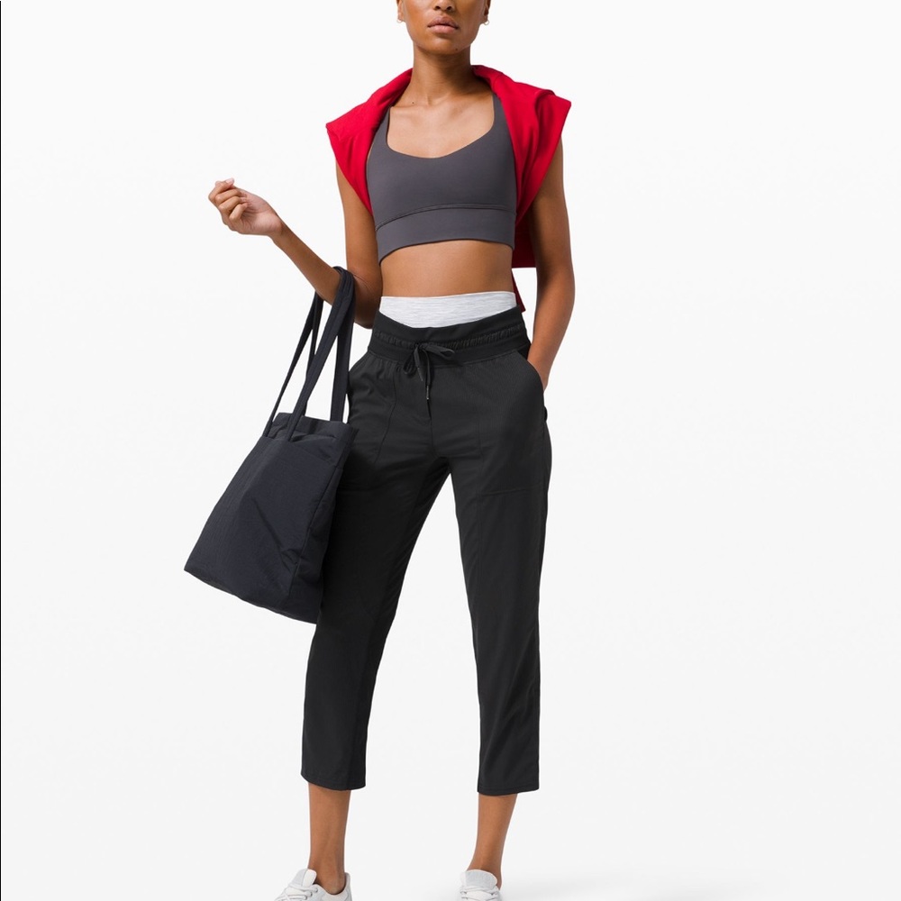 Lululemon dance studio mid-rise crop